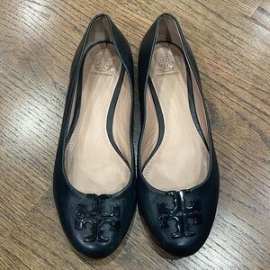 Tory Burch Black Leather Raphael Logo Ballet Flats Sz 8.5 Like New